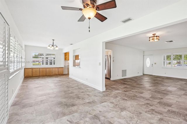 8855 NW 10th Pl, Plantation, FL 33322