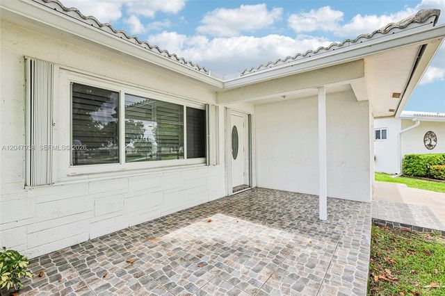 8855 NW 10th Pl, Plantation, FL 33322