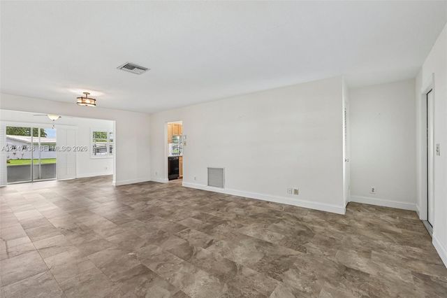 8855 NW 10th Pl, Plantation, FL 33322