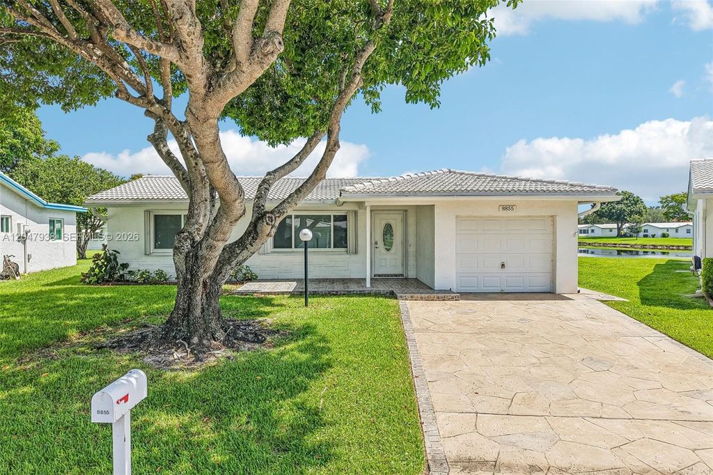 8855 NW 10th Pl, Plantation, FL 33322