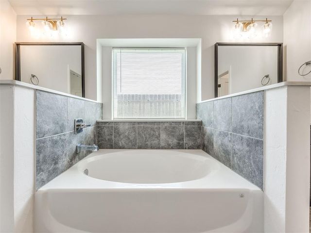 13244 Sawtooth Oak Road, Choctaw, OK 73020