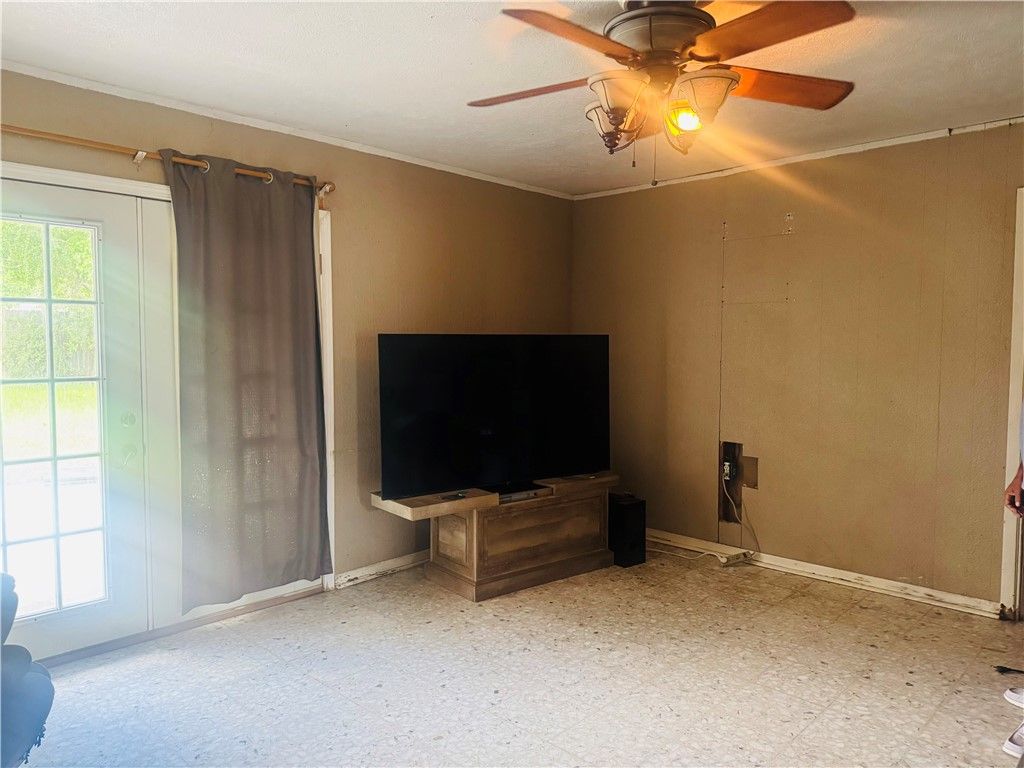 209 Blanco Dr, Portland, TX 78374 — photo 2