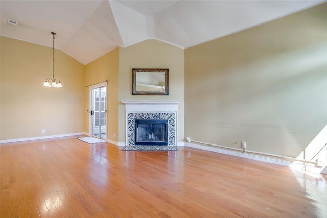 802 Greenridge Drive, Arlington, TX 76017