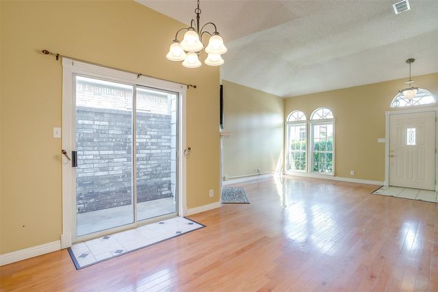 802 Greenridge Drive, Arlington, TX 76017