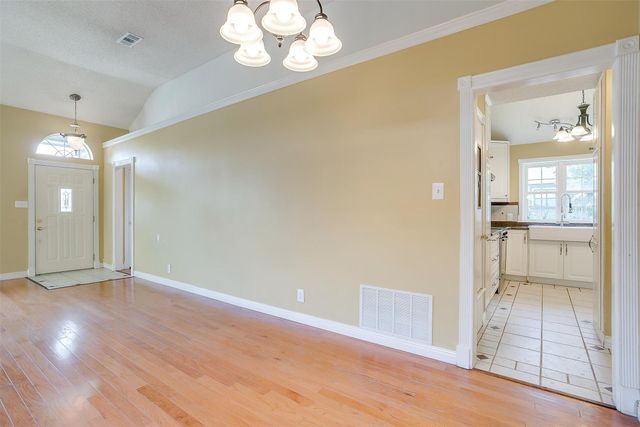 802 Greenridge Drive, Arlington, TX 76017