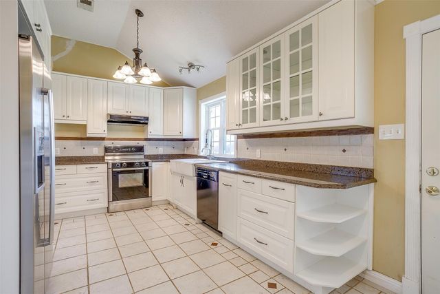 802 Greenridge Drive, Arlington, TX 76017