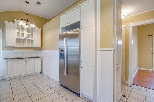 802 Greenridge Drive, Arlington, TX 76017