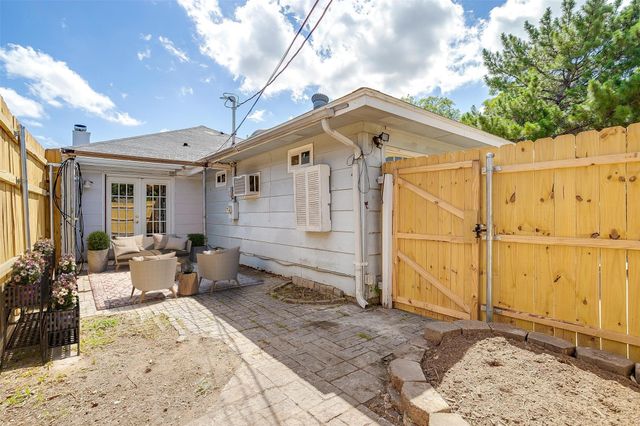 802 Greenridge Drive, Arlington, TX 76017