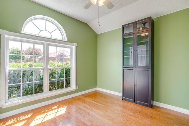 802 Greenridge Drive, Arlington, TX 76017