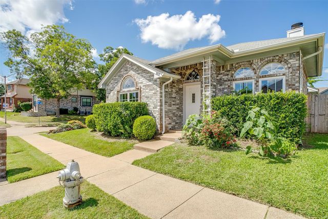 802 Greenridge Drive, Arlington, TX 76017