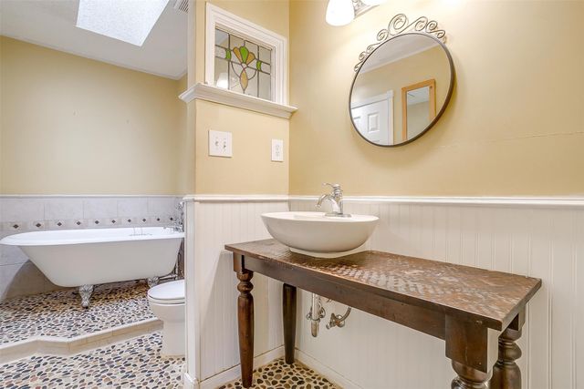 802 Greenridge Drive, Arlington, TX 76017