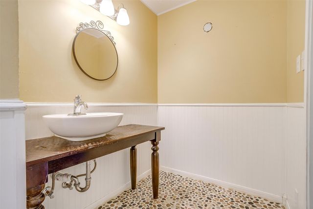 802 Greenridge Drive, Arlington, TX 76017