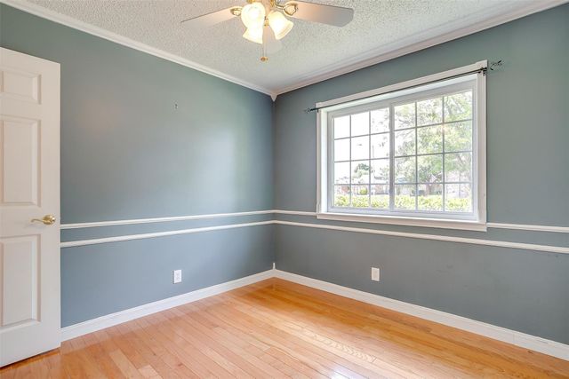 802 Greenridge Drive, Arlington, TX 76017