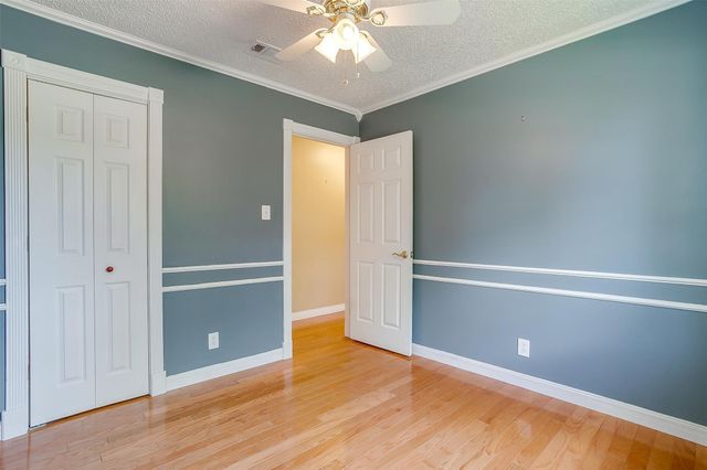 802 Greenridge Drive, Arlington, TX 76017