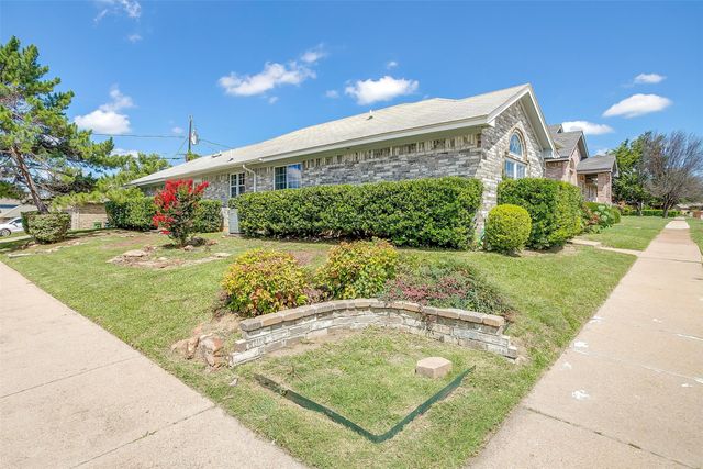 802 Greenridge Drive, Arlington, TX 76017