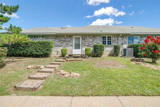802 Greenridge Drive, Arlington, TX 76017