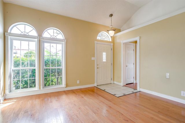 802 Greenridge Drive, Arlington, TX 76017