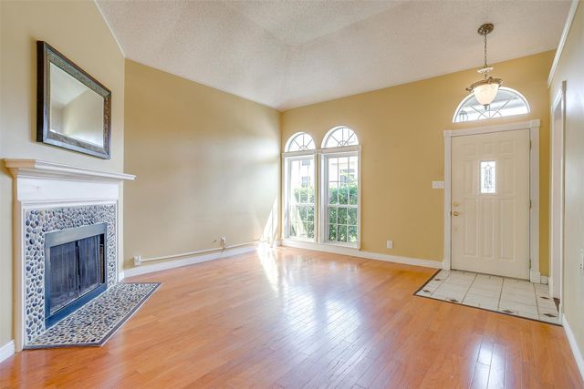 802 Greenridge Drive, Arlington, TX 76017