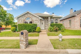 802 Greenridge Drive, Arlington, TX 76017