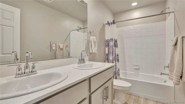 760 N Shawnee Street, Aurora, CO 80018