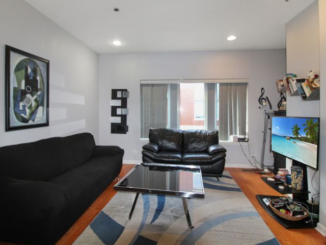 2409 W 32nd Place, Chicago, IL 60608