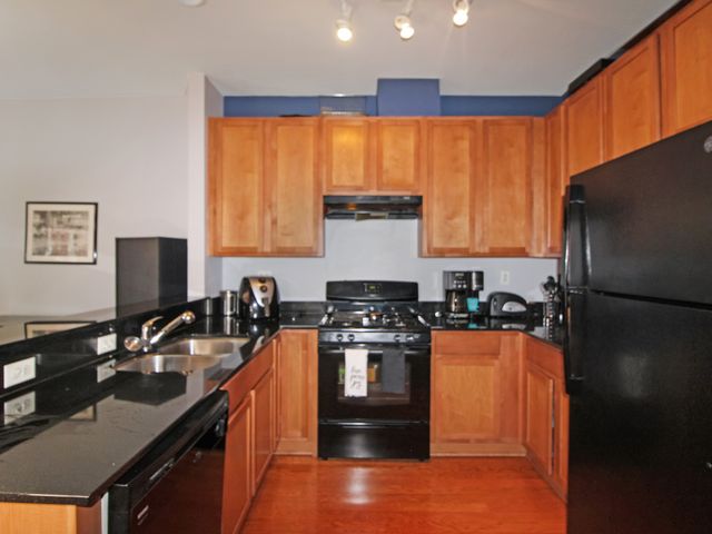 2409 W 32nd Place, Chicago, IL 60608