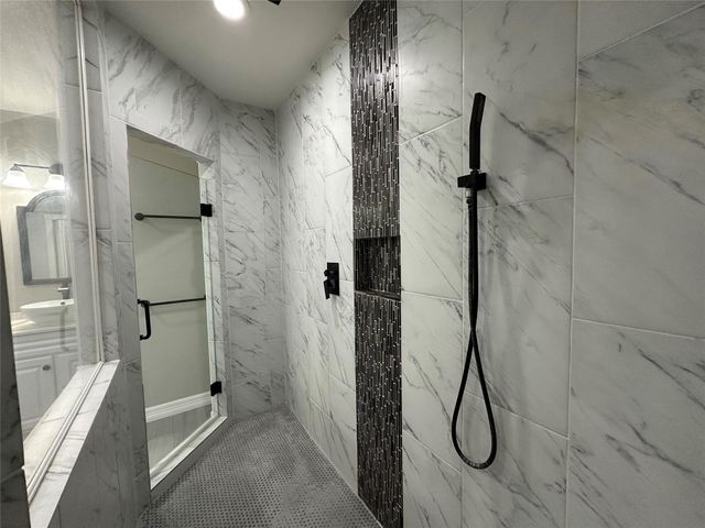 1405 Walton Street, Houston, TX 77009