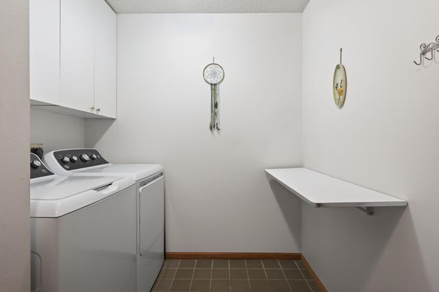 15002 Windemere Lane, Burnsville, MN 55306