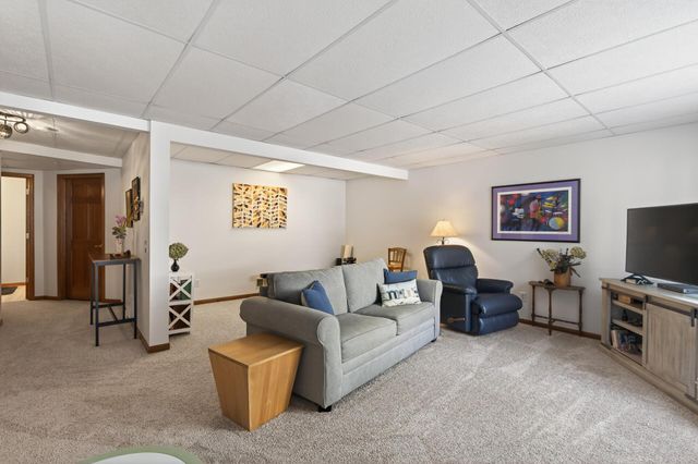 15002 Windemere Lane, Burnsville, MN 55306