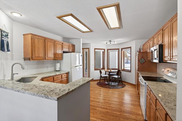 15002 Windemere Lane, Burnsville, MN 55306