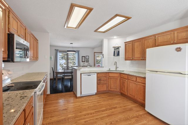 15002 Windemere Lane, Burnsville, MN 55306