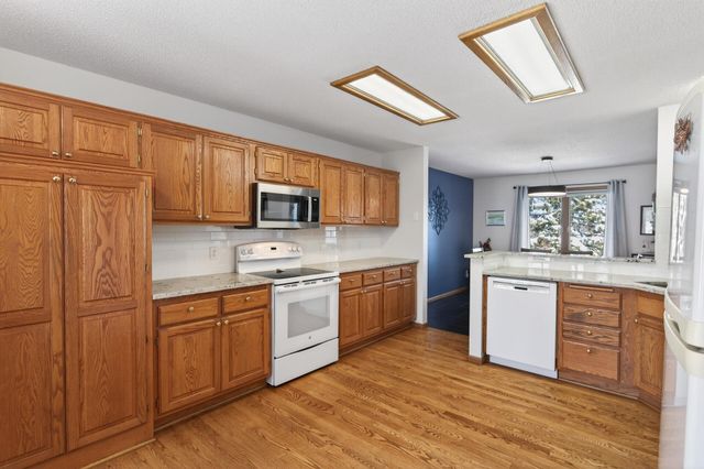 15002 Windemere Lane, Burnsville, MN 55306