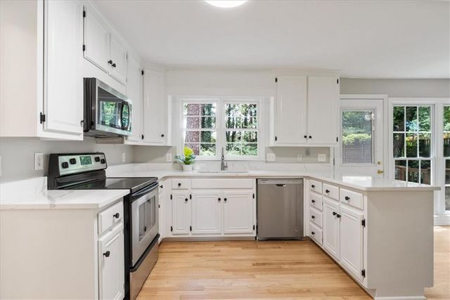 153 Lakeside Drive NW, Kennesaw, GA 30144