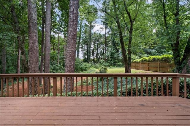 153 Lakeside Drive NW, Kennesaw, GA 30144