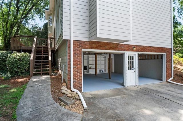 153 Lakeside Drive NW, Kennesaw, GA 30144