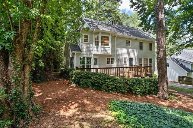 153 Lakeside Drive NW, Kennesaw, GA 30144