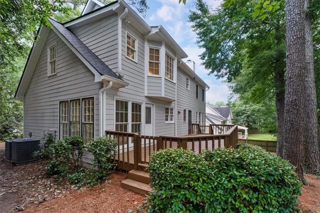 153 Lakeside Drive NW, Kennesaw, GA 30144