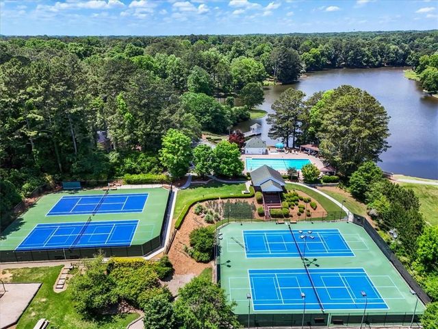 153 Lakeside Drive NW, Kennesaw, GA 30144
