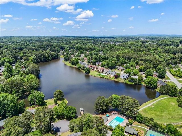 153 Lakeside Drive NW, Kennesaw, GA 30144