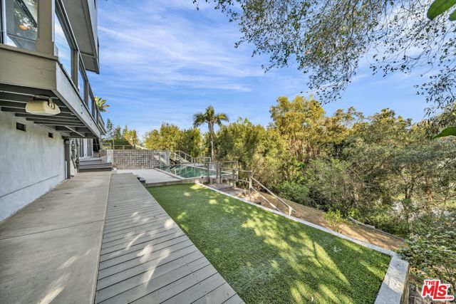 15263 Mulholland Drive, Los Angeles, CA 90077