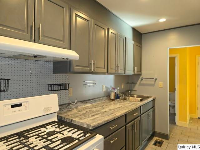 51 W 4th Street, Dallas City, IL 62330