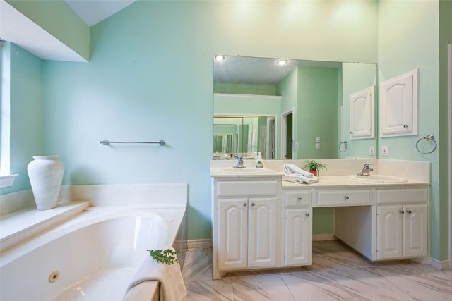 1004 Tennison Drive, Euless, TX 76039