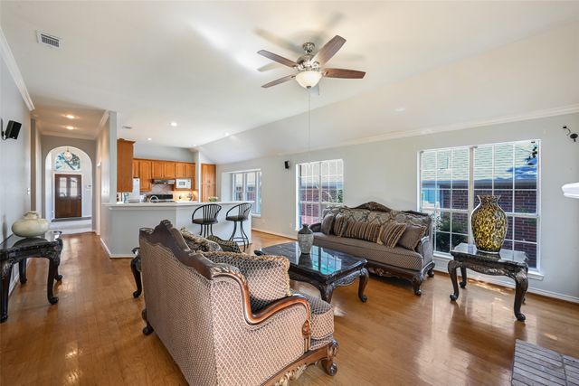 1004 Tennison Drive, Euless, TX 76039
