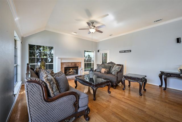 1004 Tennison Drive, Euless, TX 76039