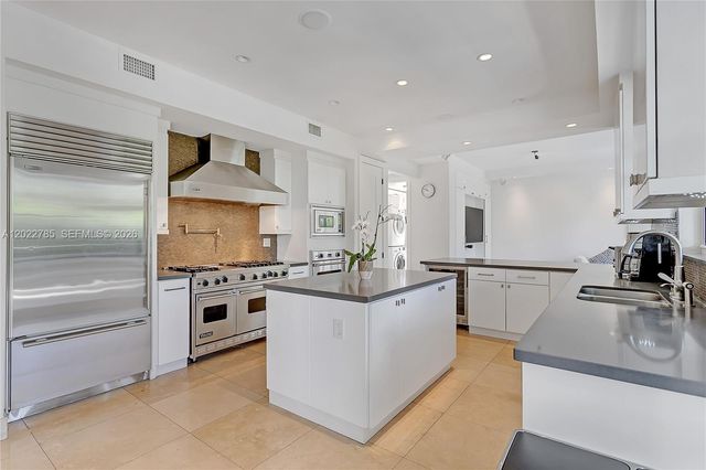 350 Redwood Ln, Key Biscayne, FL 33149