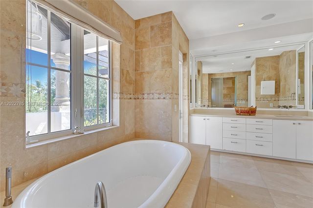 350 Redwood Ln, Key Biscayne, FL 33149