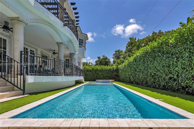 350 Redwood Ln, Key Biscayne, FL 33149