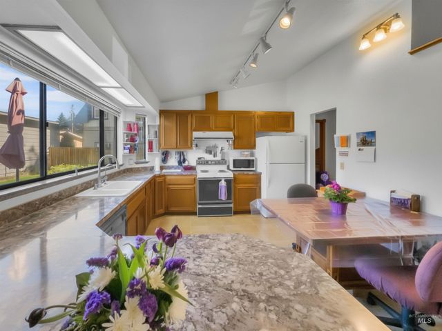 3950 N Whitehead, Boise, ID 83703