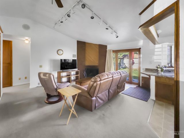 3950 N Whitehead, Boise, ID 83703