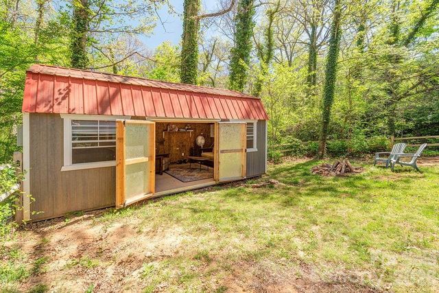 24 Forest Lane, Black Mountain, NC 28711